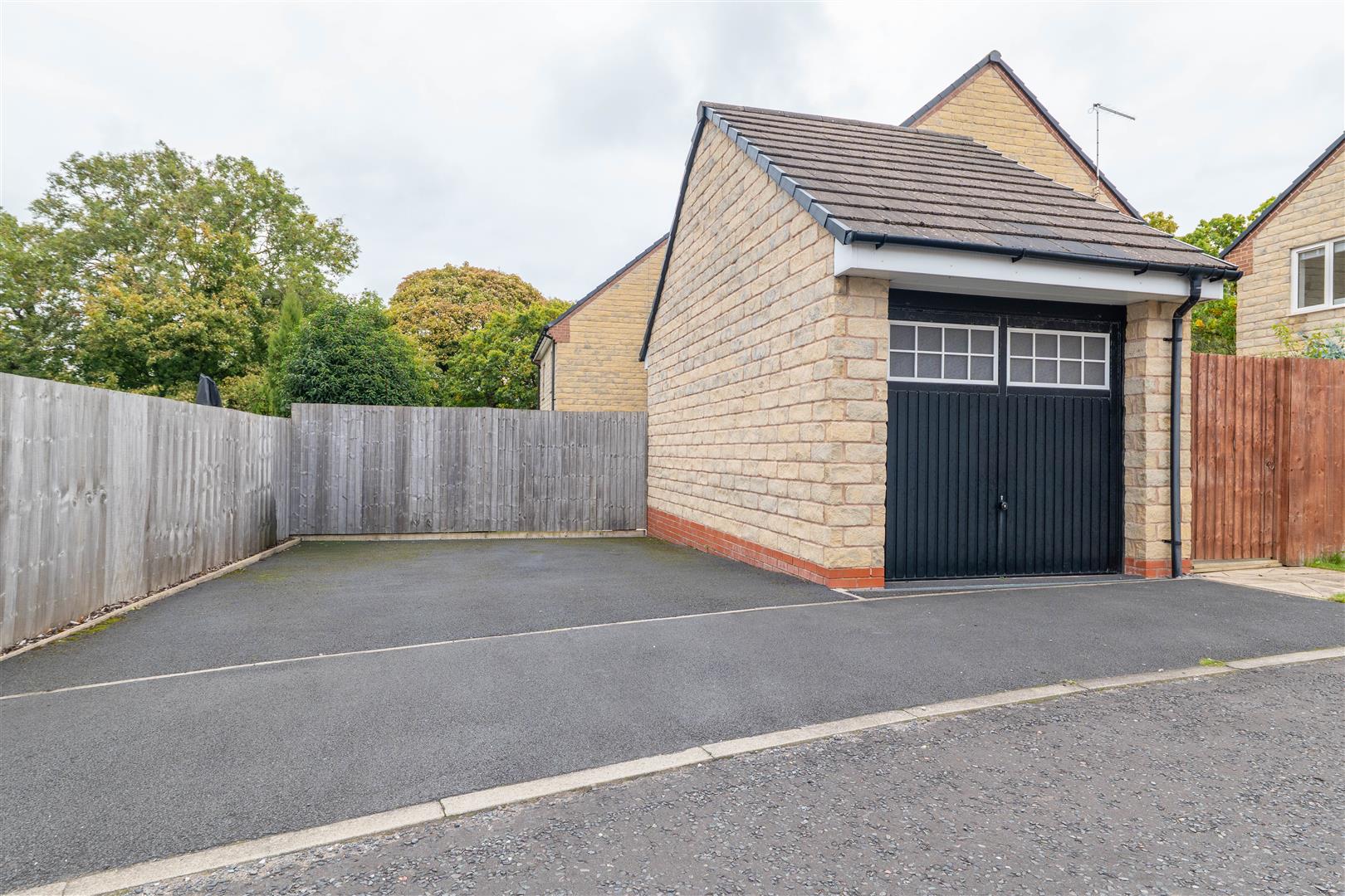 Oak Leaf Drive, Preston